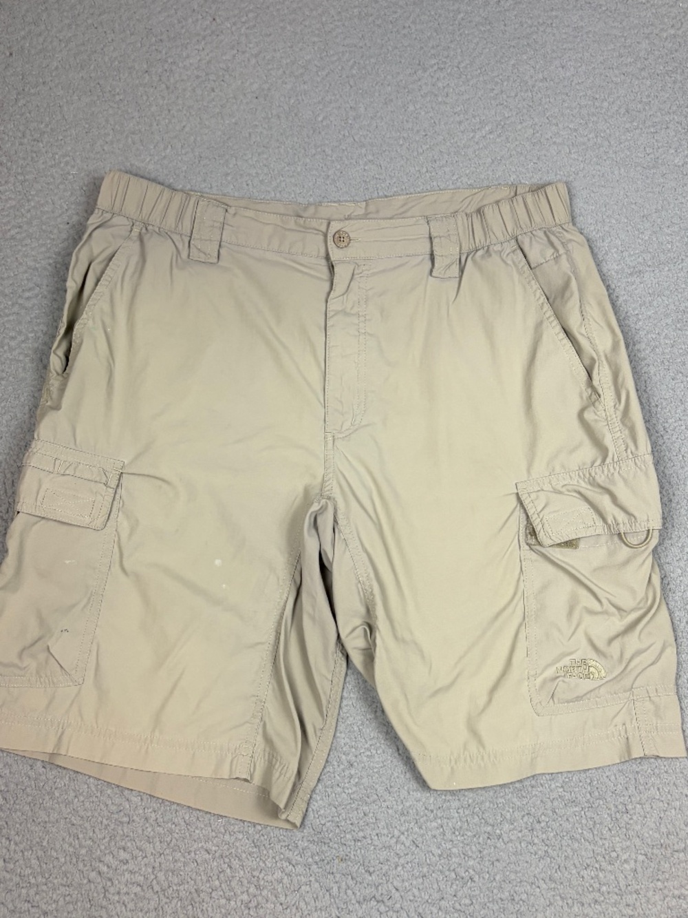The North Face Cargo Shorts Men's Large Beige Zip Pockets Outdoor Hiking Casual